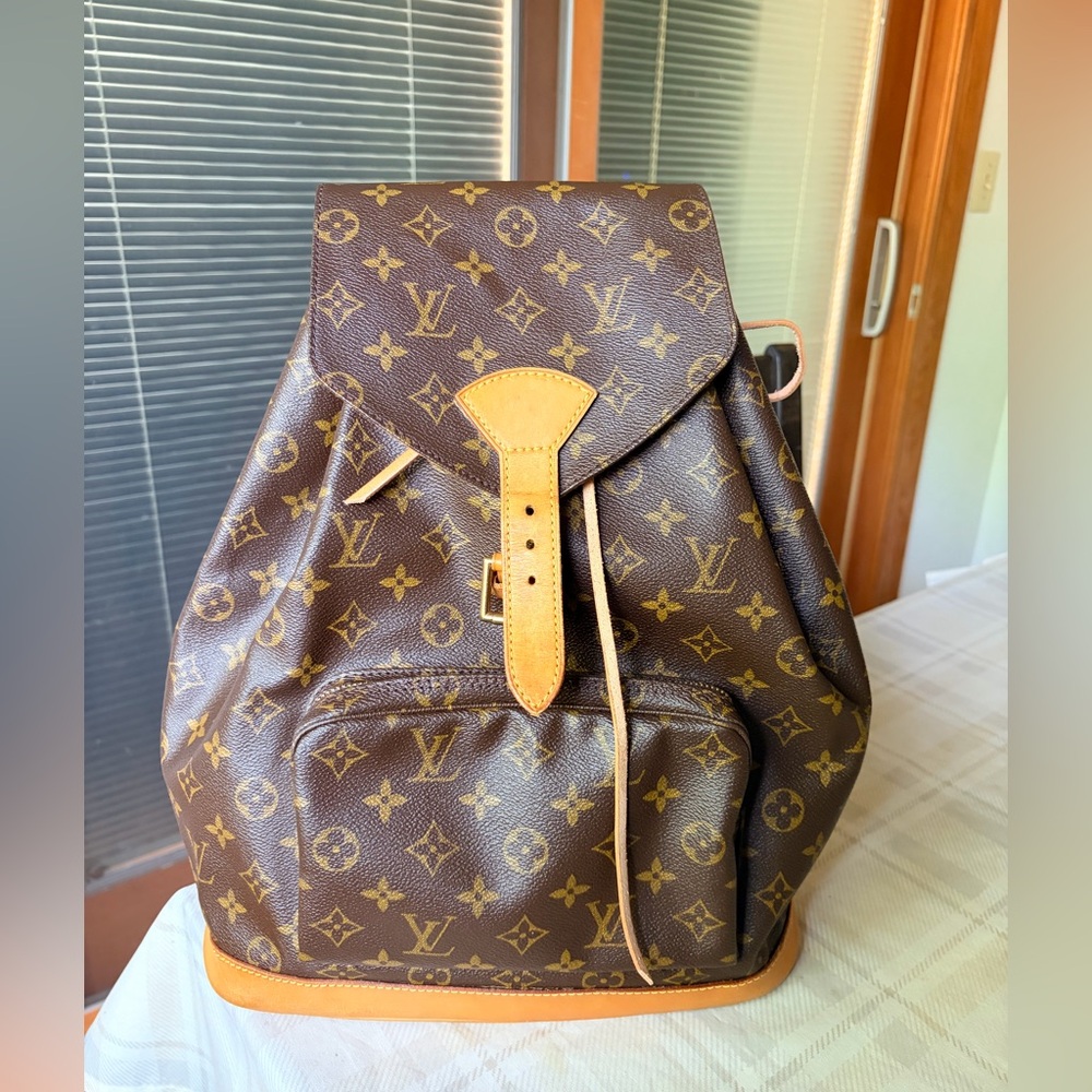 ❤️SOLD SOLD🍀Authentic Louis Vuitton Brown Monogram Montsouris GM Backpack